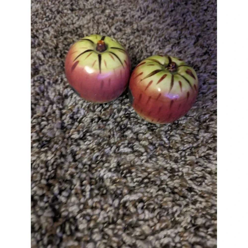 Apple Salt and Pepper Shakers Vintage Ceramic Made in‎ Japan 1.5
